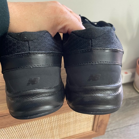 New Balance Men's sneaker cushioning comfort  Mw411 Bk2 size 9.5 - Picture 3 of 6